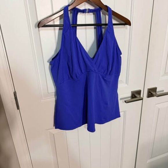 Caribbean Joe Other - XL Size 18 Swim Top Caribbean Joe Poly‑Spandex, 21” pit-pit, 23.5” length C7376